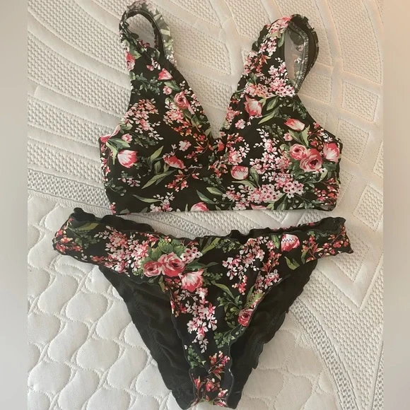 Floral bikini - Picture 1 of 6